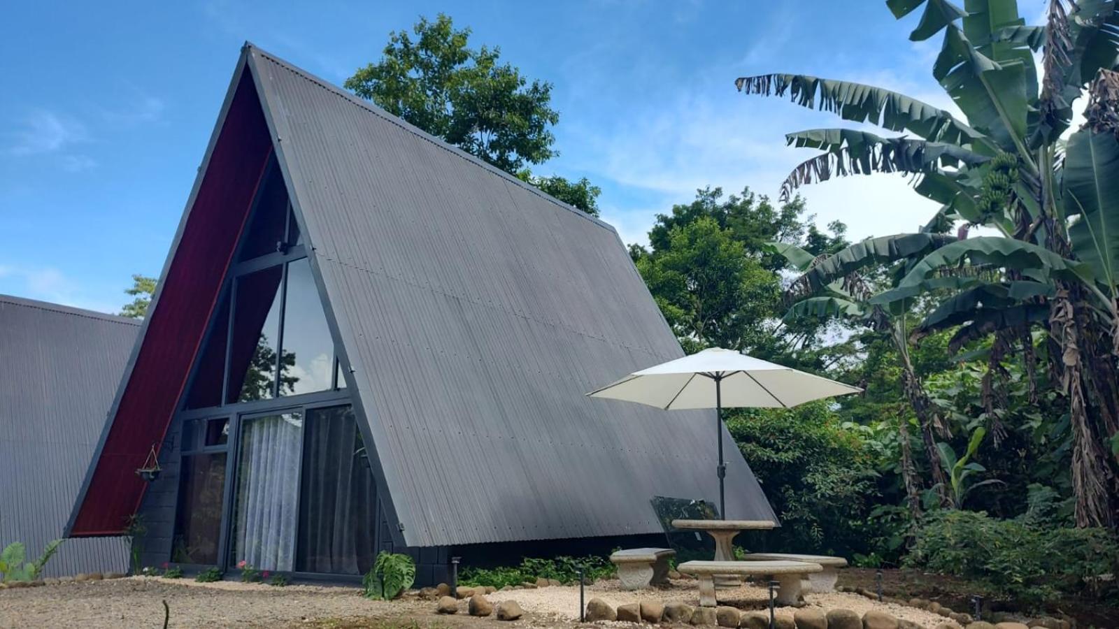 Yarumo Lodge, Rio Celeste Black Chalets ビハグア エクステリア 写真