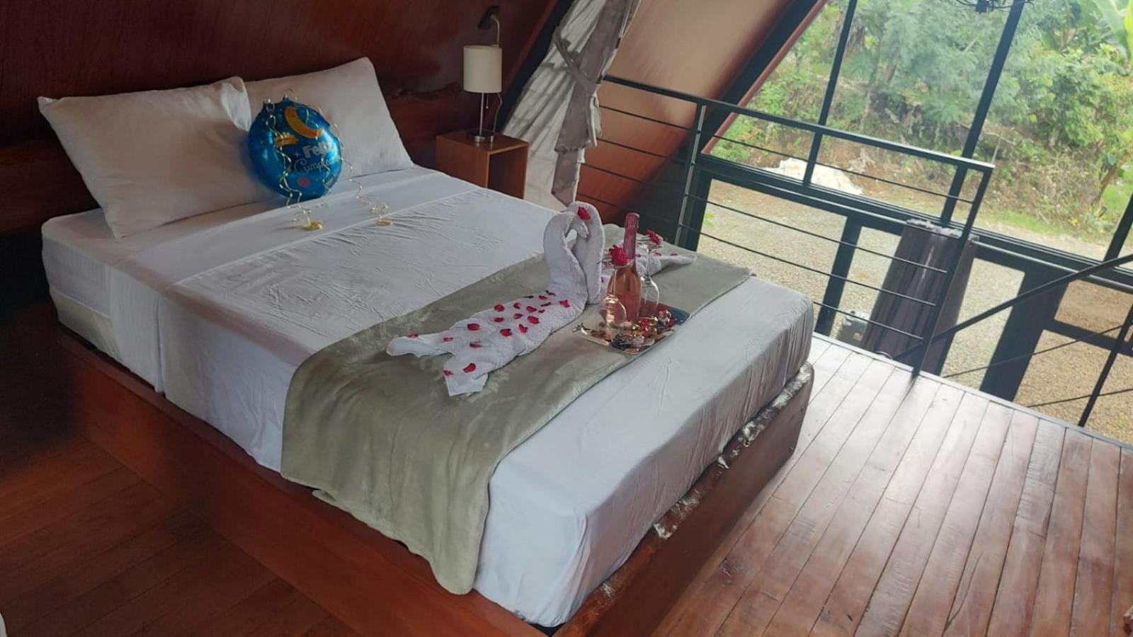 Yarumo Lodge, Rio Celeste Black Chalets ビハグア エクステリア 写真