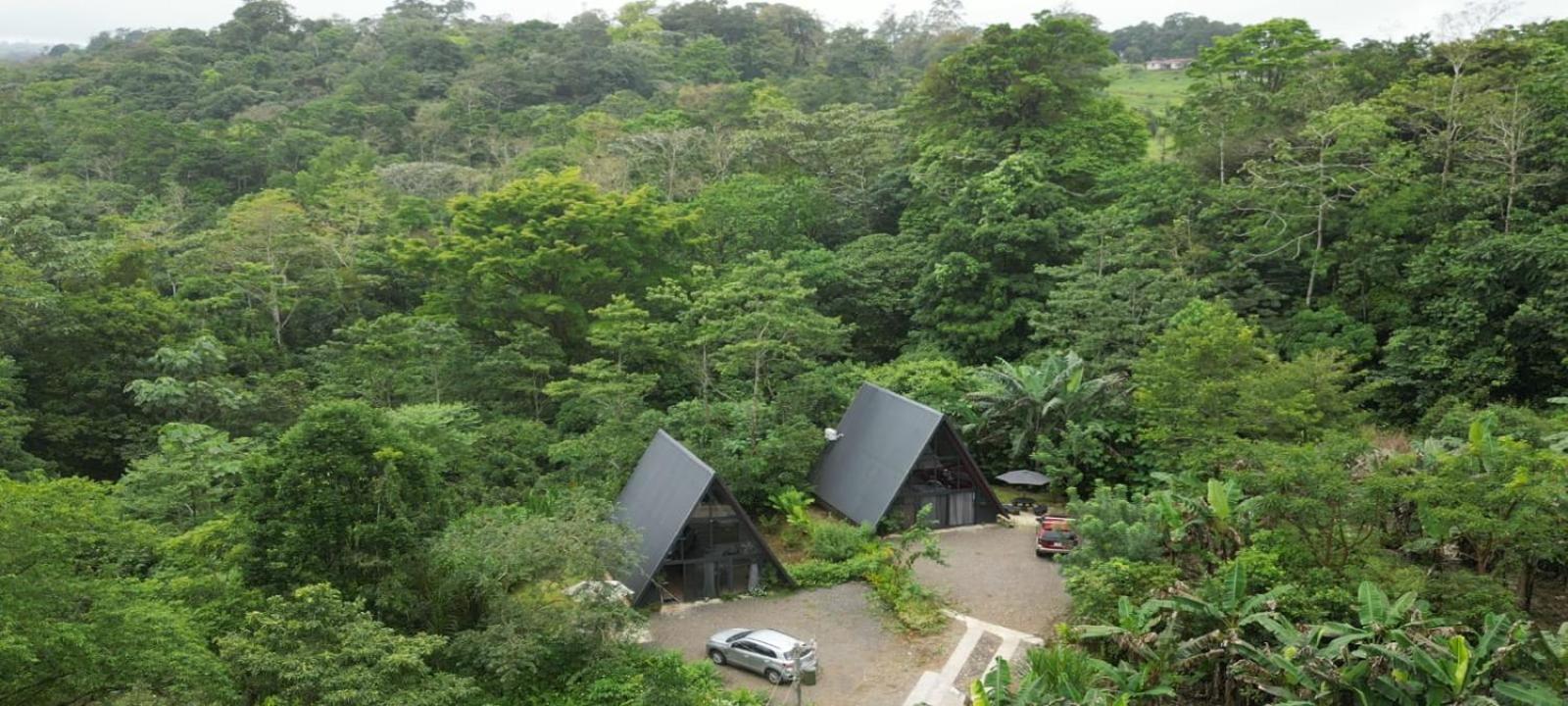 Yarumo Lodge, Rio Celeste Black Chalets ビハグア エクステリア 写真