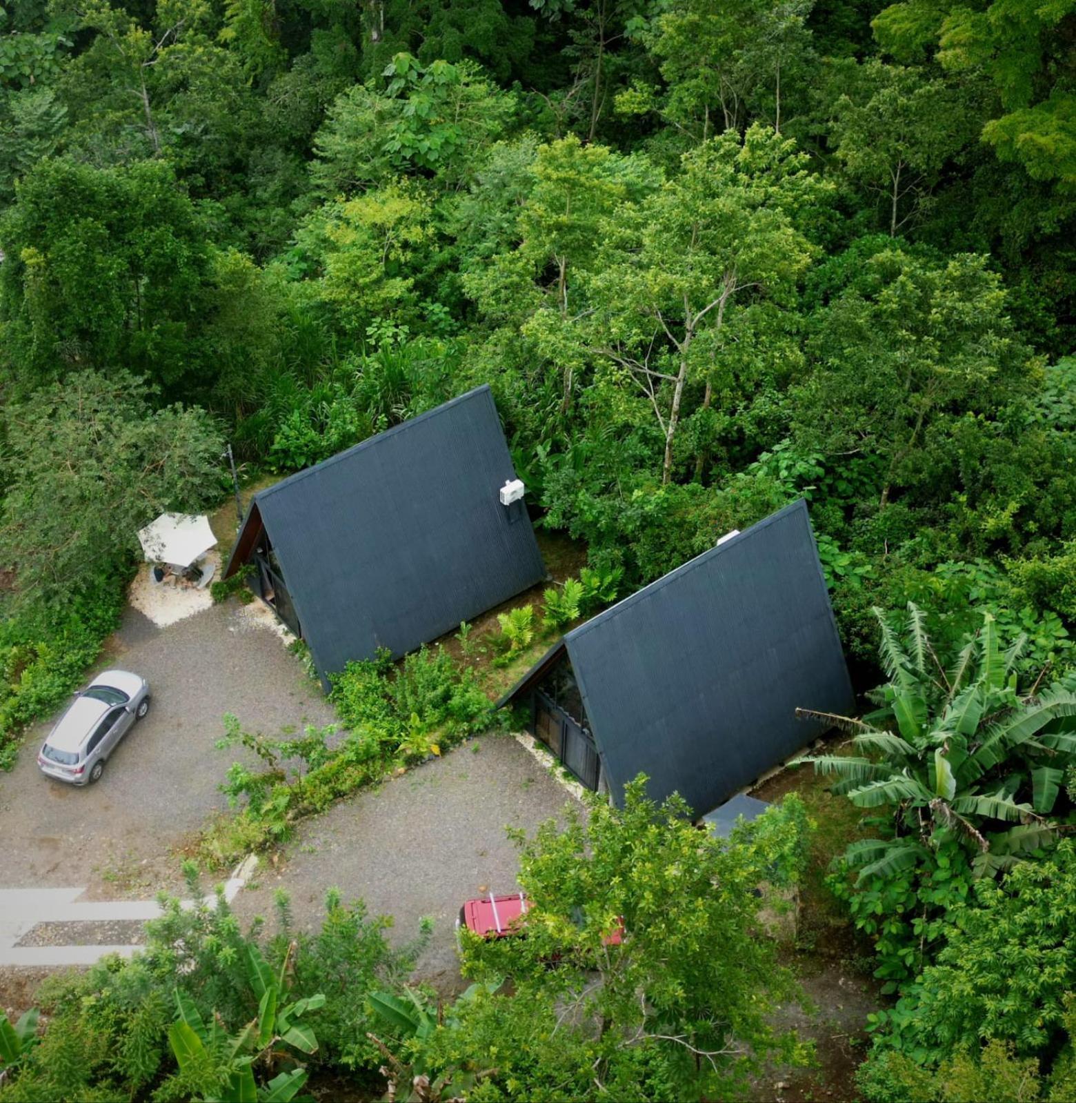 Yarumo Lodge, Rio Celeste Black Chalets ビハグア エクステリア 写真