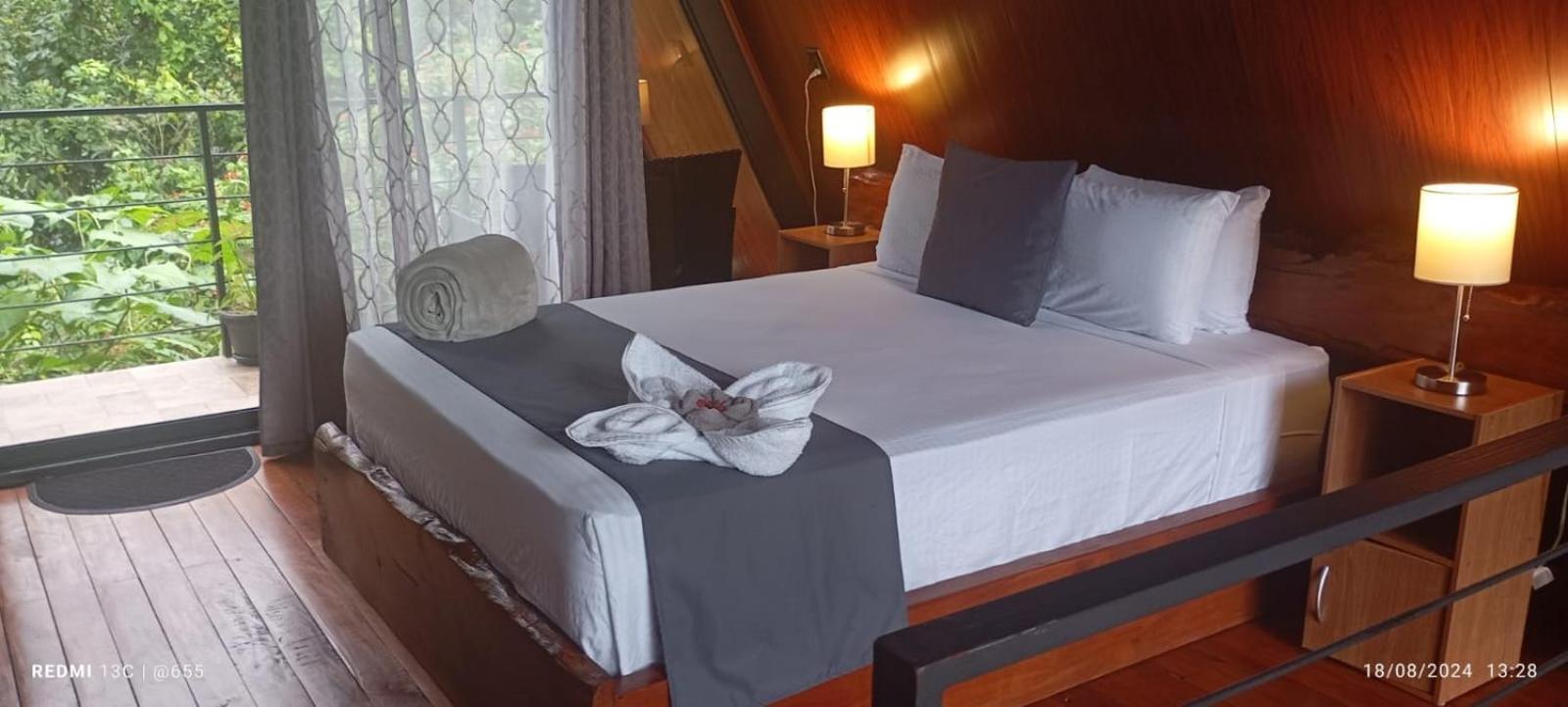Yarumo Lodge, Rio Celeste Black Chalets ビハグア エクステリア 写真