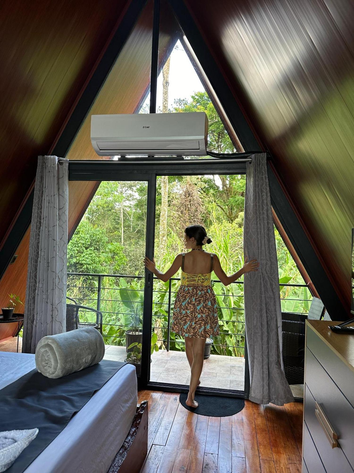 Yarumo Lodge, Rio Celeste Black Chalets ビハグア エクステリア 写真