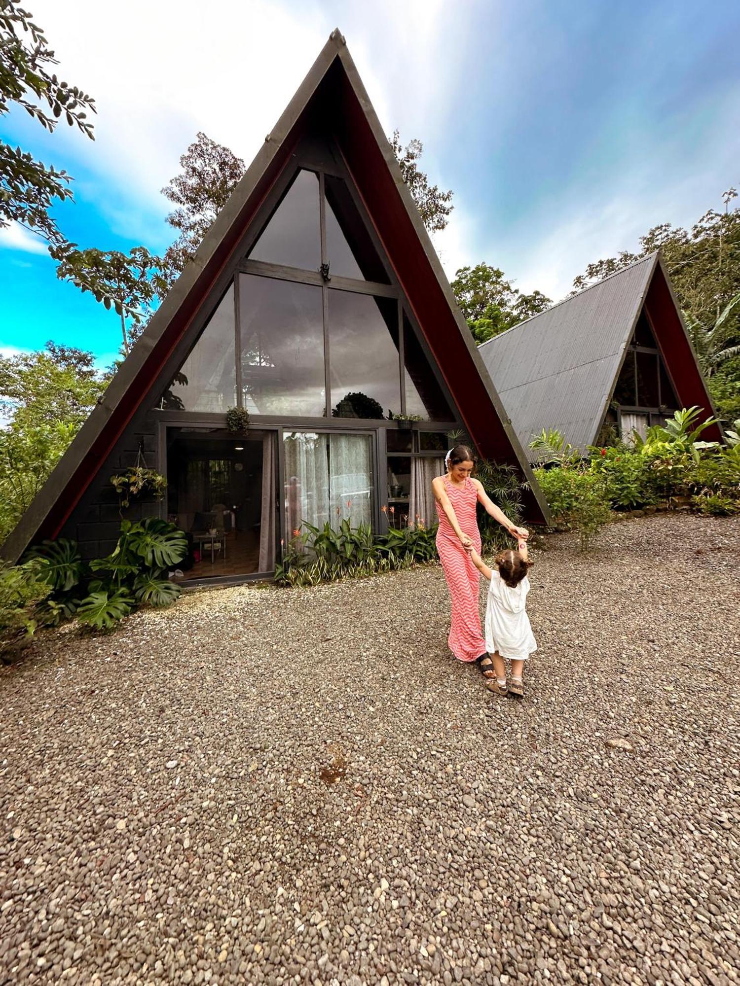 Yarumo Lodge, Rio Celeste Black Chalets ビハグア エクステリア 写真
