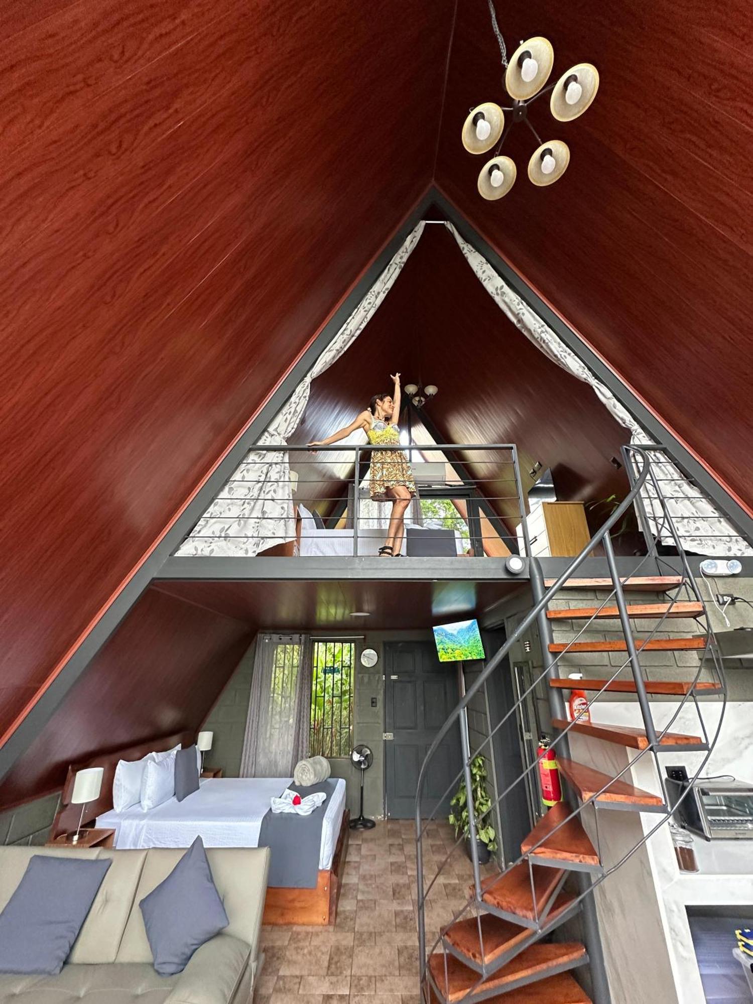 Yarumo Lodge, Rio Celeste Black Chalets ビハグア エクステリア 写真